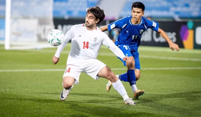 U23 Iran (áo trắng) hòa 2 trận không bàn thắng liên tiếp.