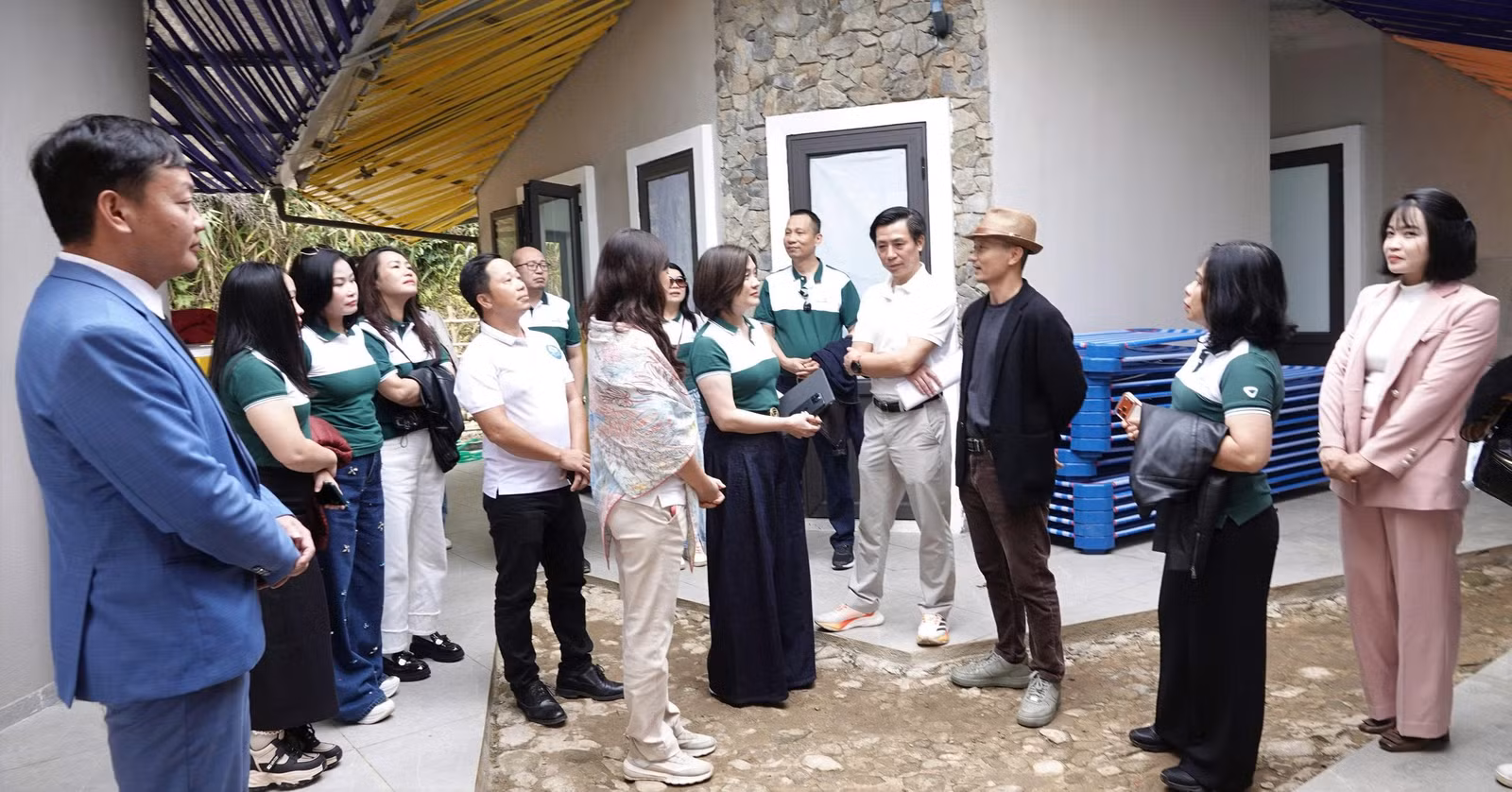 lanh-dao-cac-nha-ti-tro-tham-quan-diem-truong.jpg