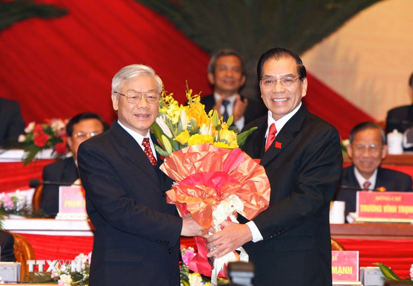 Đồng chí Nguyễn Phú Trọng được bầu làm Tổng Bí thư Ban Chấp hành Trung ương Đảng khóa XI. (Ảnh: TTXVN)
