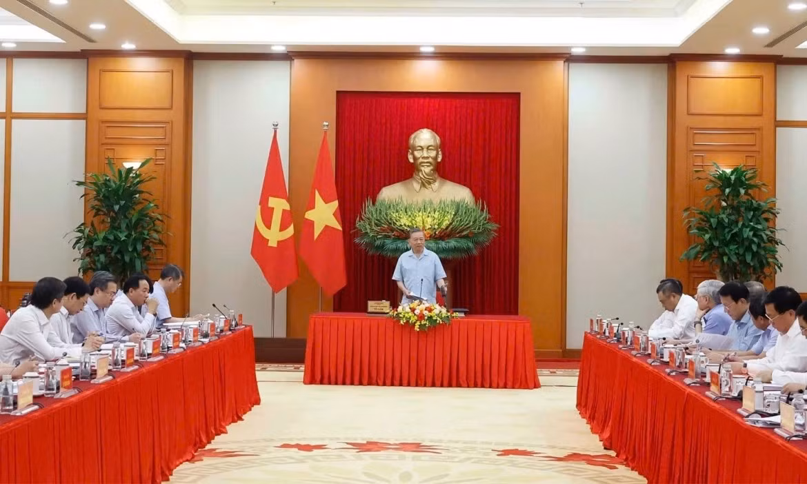 Tổng Bí thư, Chủ tịch nước Tô Lâm chủ trì buổi làm việc với Ban Chính sách, chiến lược Trung ương và các cơ quan liên quan về Đề án đổi mới mô hình phát triển đất nước. (Ảnh: TTXVN)