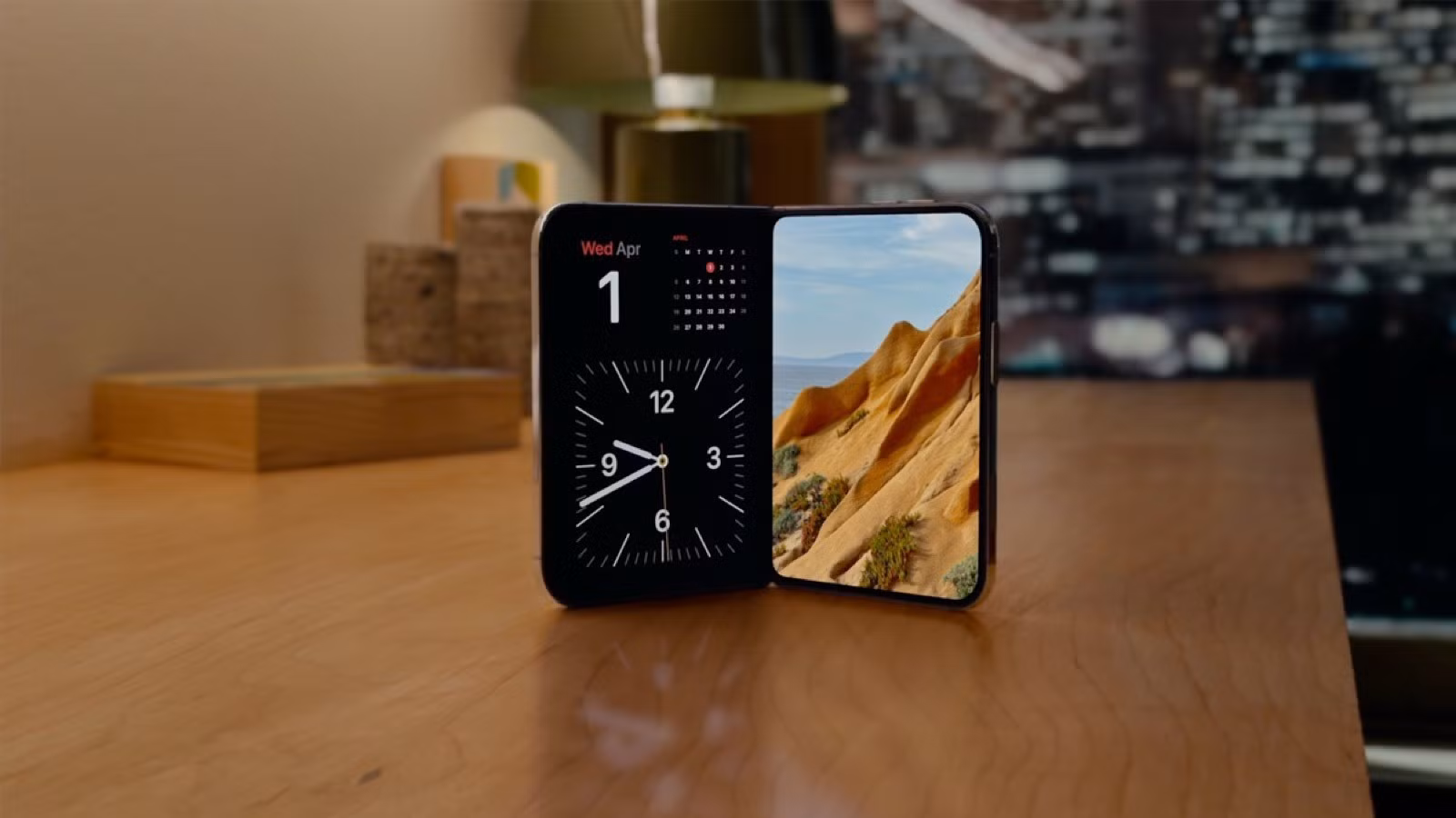 Máy tự đứng vững trên bàn để gọi video rảnh tay.