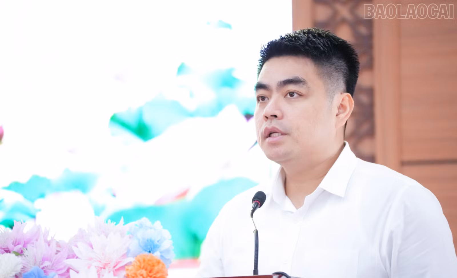 Đồng chí Nguyễn Hải Đăng - Bí thư Đảng ủy xã phát biểu tại buổi gặp mặt.