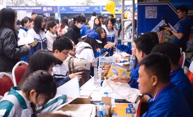 Thí sinh được đăng ký tối đa 15 nguyện vọng vào các chương trình đại học và phải sắp xếp theo thứ tự ưu tiên từ cao xuống thấp theo quy định mới của Bộ GD&amp;ĐT.