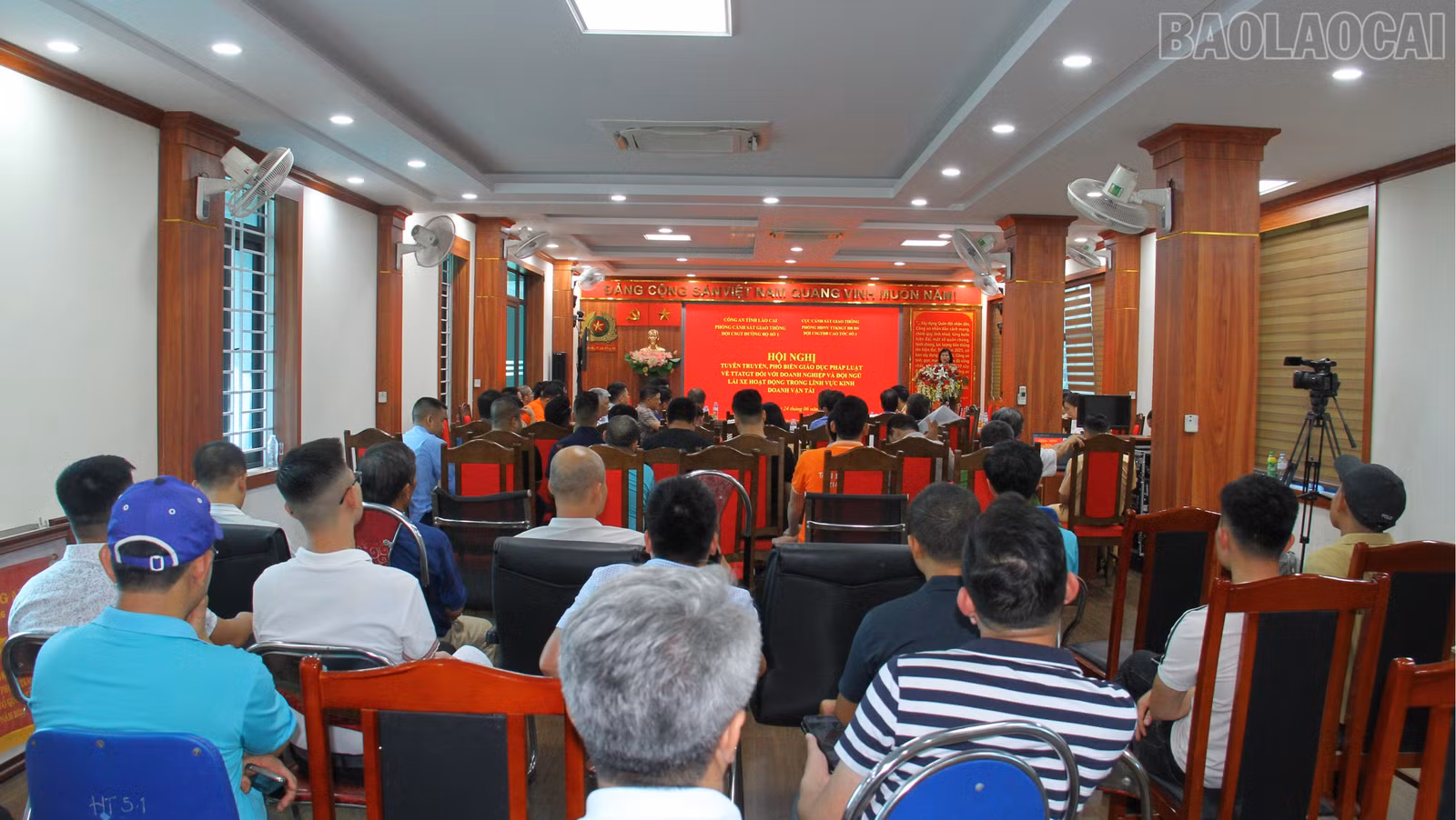 baolaocai-tr_anh-1-quang-canh-hoi-nghi-6472.jpg
