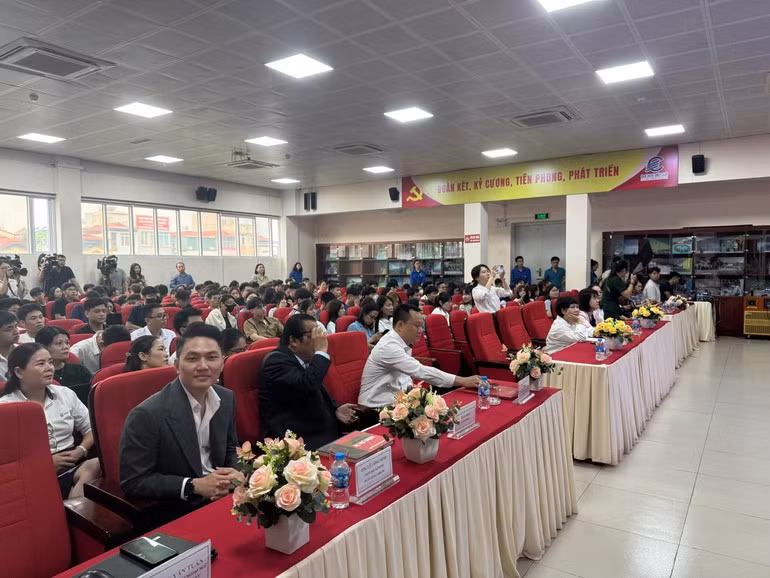 Không gian giao lưu, định hướng kỹ năng thích ứng thời AI cho người trẻ.