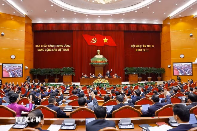 Các đại biểu biểu quyết thông qua chương trình Hội nghị lần thứ 15 Ban Chấp hành Trung ương Đảng khóa XIII.