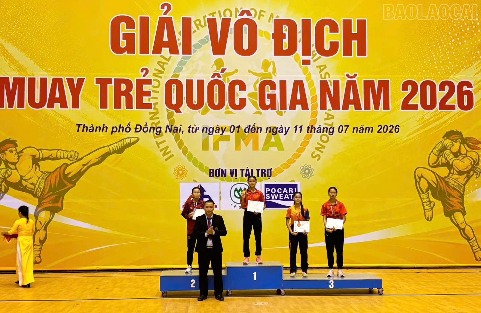 baolaocai-tr_trao-giai-cho-cac-vdv-gianh-thanh-tich-7563.jpg