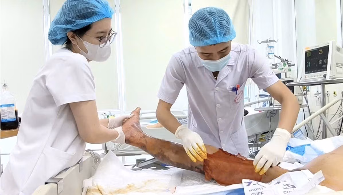 Các bác sĩ đặc biệt quan tâm ca bệnh nặng này.