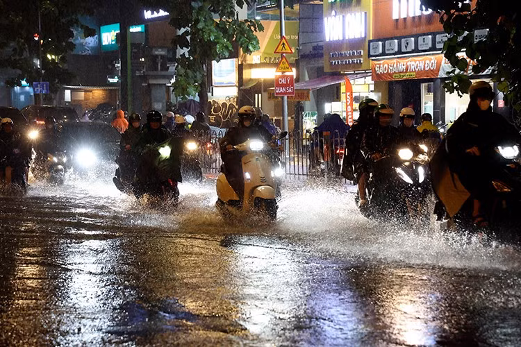 Trung Bộ có nơi mưa trên 150 mm.