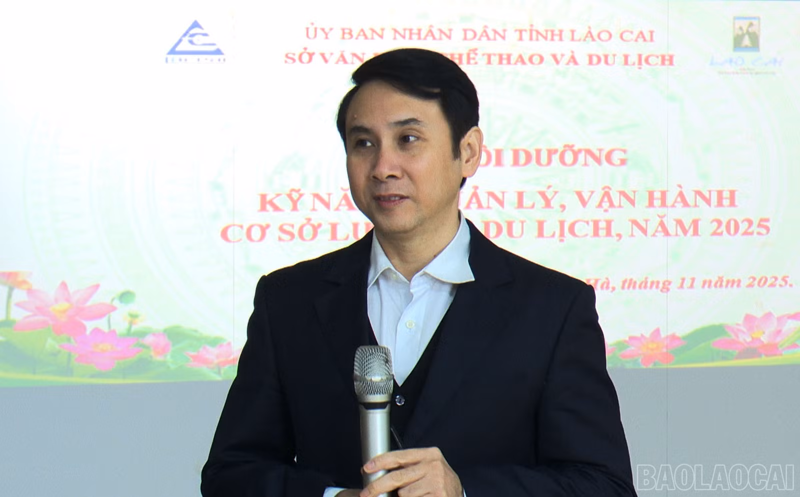 baolaocai-br_dai-dien-truong-dai-hoc-mo-trao-doi-giang-day-tai-lop-tap-huan.jpg