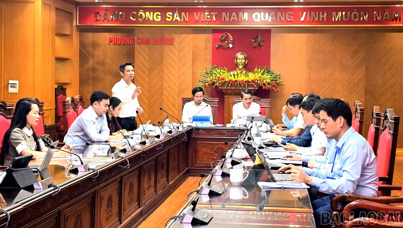 baolaocai-br_quang-canh-buoi-lam-viec.jpg