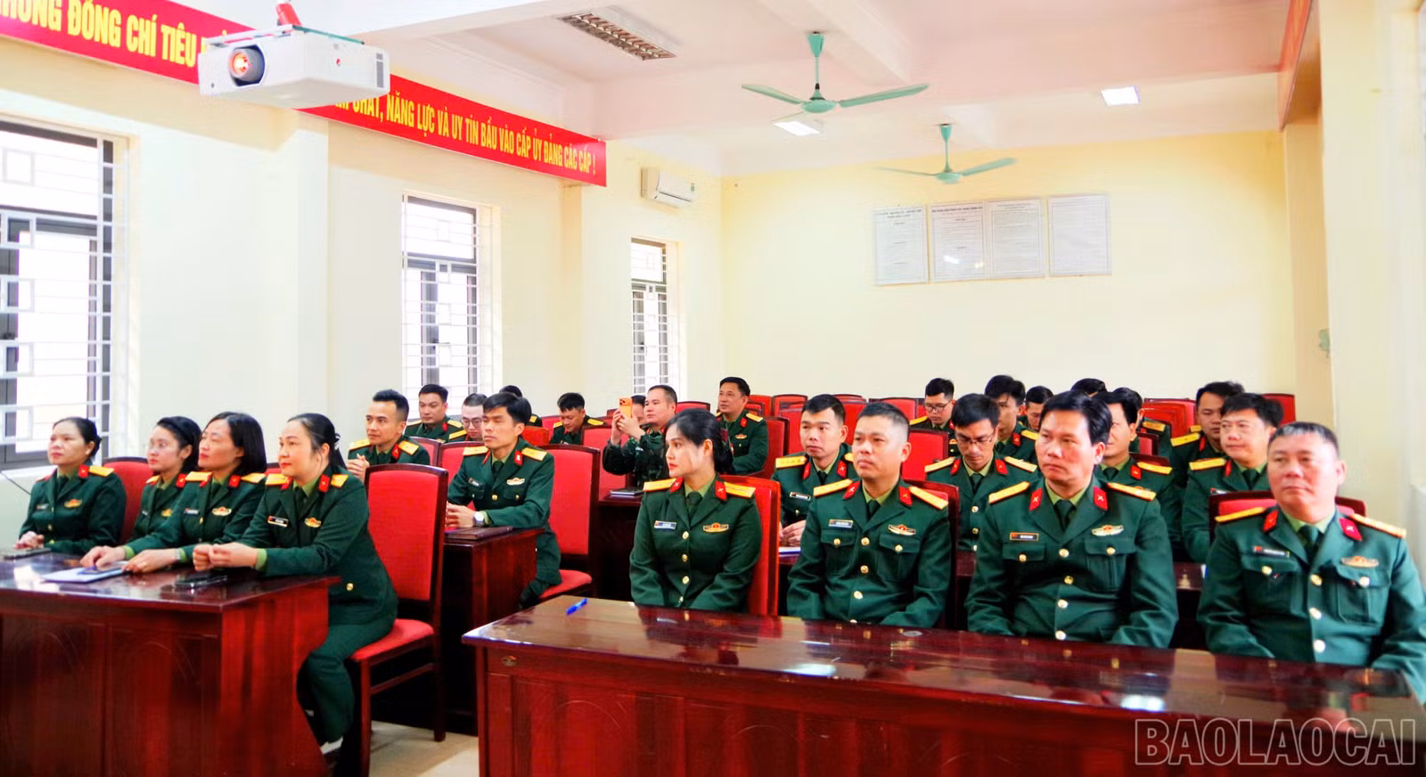 baolaocai-br_3-cac-dai-bieu-du-gap-mat-893.jpg