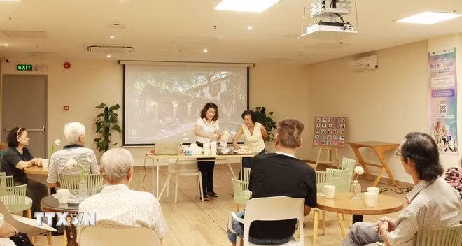 Người cao tuổi tham gia các hoạt động tại Trung tâm sinh hoạt và chăm sóc người cao tuổi Genki House.