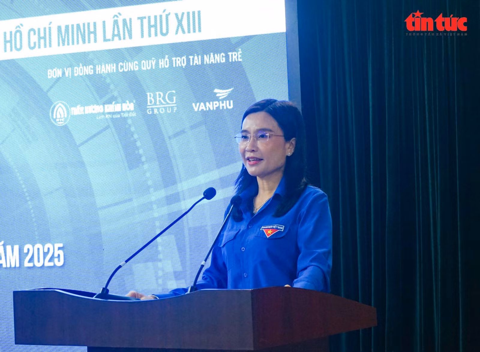 Chị Nguyễn Phạm Duy Trang, Bí thư Trung ương Đoàn, Chủ tịch Hội đồng Đội Trung ương, Phó Chủ tịch Thường trực Hội đồng Giải thưởng phát biểu tại họp báo.