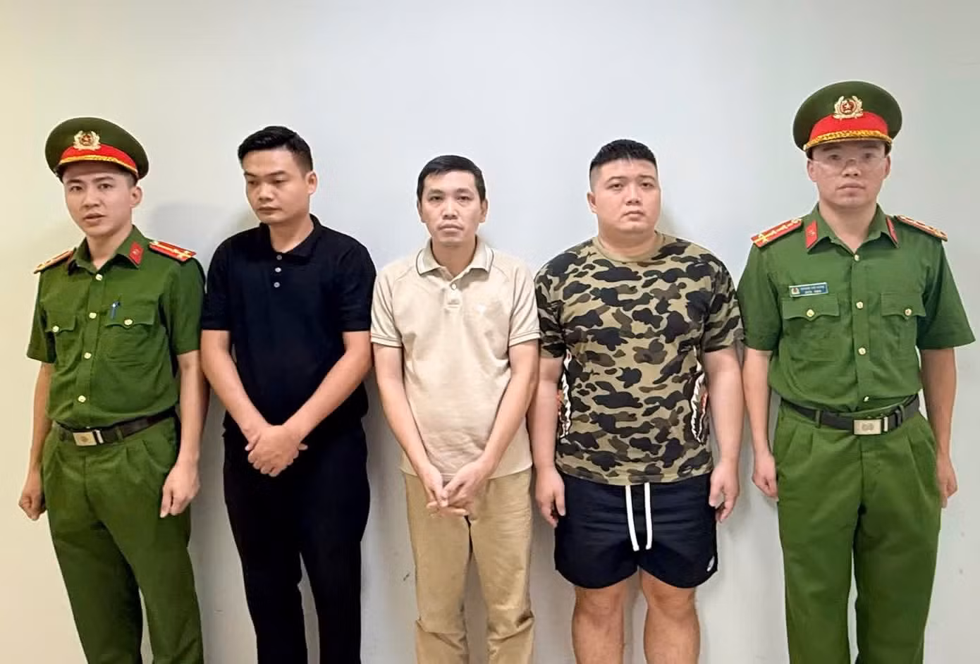 Ba đối tượng bị triệu tập, làm rõ hành vi.