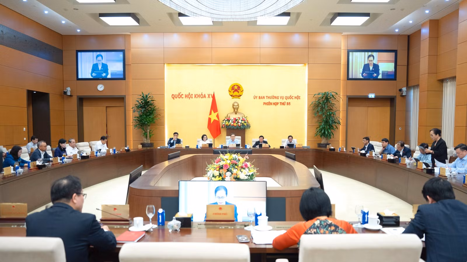 Ủy ban Thường vụ Quốc hội đã cho ý kiến về việc áp dụng các quyền ưu đãi, miễn trừ cho Văn phòng Quỹ hợp tác phát triển kinh tế của Ngân hàng Xuất nhập khẩu Hàn Quốc tại Việt Nam theo Tờ trình số 17/TTr-CP của Chính phủ.