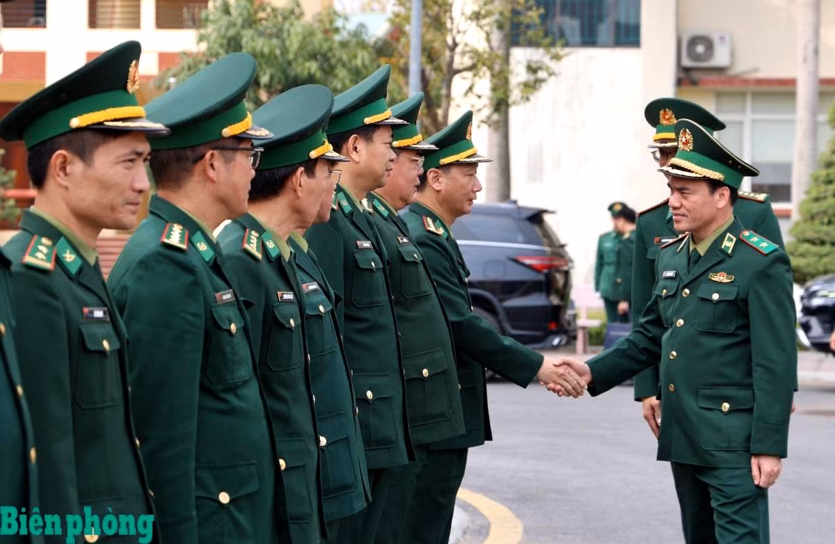 Trung tướng Vũ Trung Kiên thăm, kiểm tra, động viên cán bộ, chiến sĩ Bộ đội Biên phòng thành phố Hải Phòng, ngày 28/1/2026.