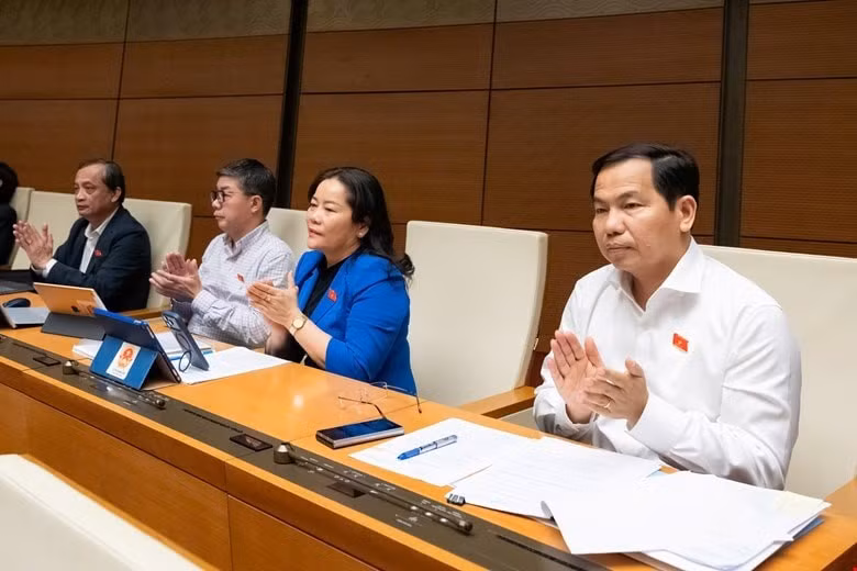 Các đại biểu Quốc hội dự phiên họp.