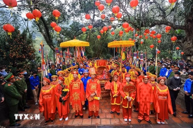 Hội Gióng tại đền Sóc được chuẩn bị lễ vật vô cùng công phu như đàn voi và giò hoa tre.