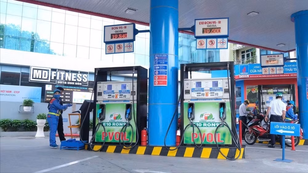 Nhiều chủ xe vẫn lo lắng khi đổ xăng sinh học.