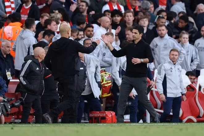 Hai HLV Pep Guardiola và Mikel Arteta.