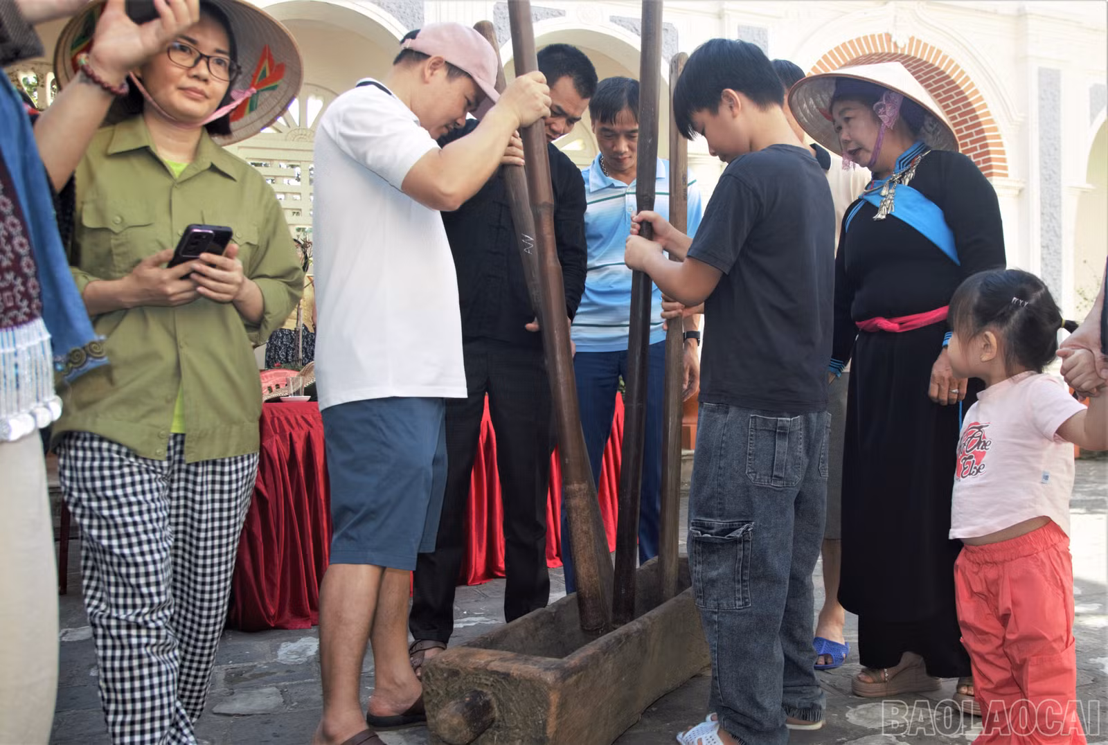baolaocai-br_cac-cong-doan-lam-com-1.jpg