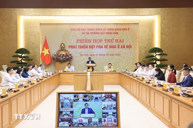 Thủ tướng Phạm Minh Chính chủ trì phiên họp về phát triển nhà ở xã hội.