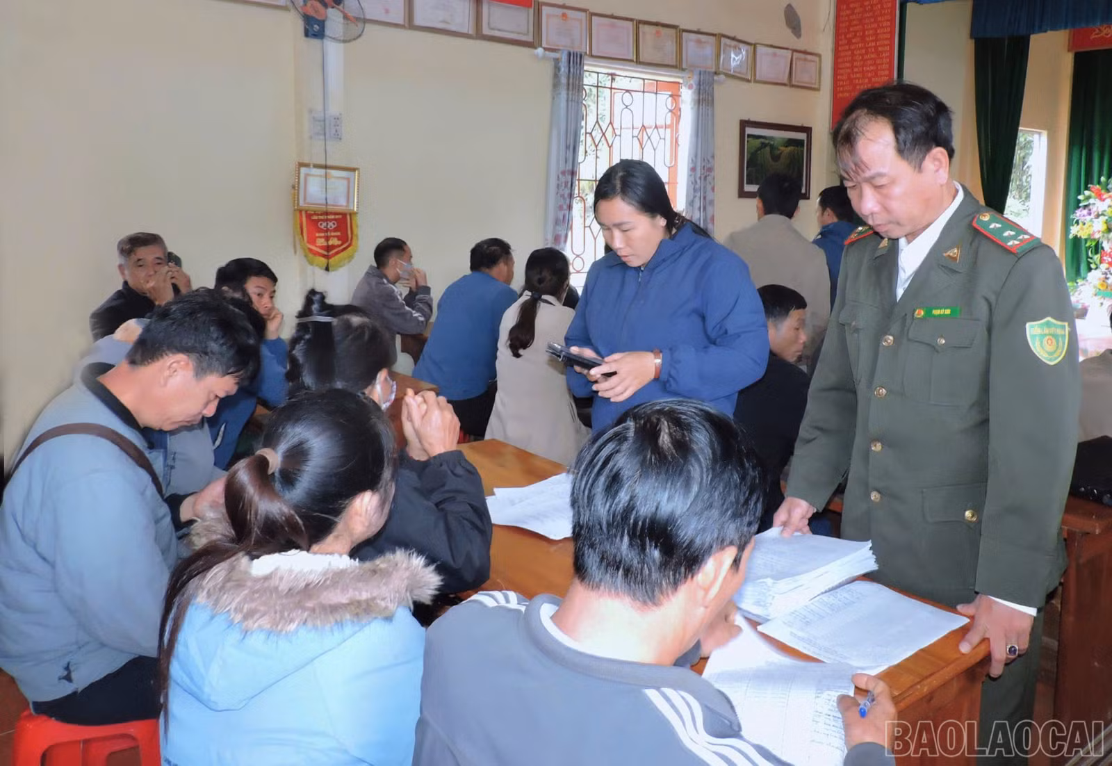 baolaocai-br_viec-ung-dung-cong-nghe-thong-tin-trong-kiem-tra-ra-soat-va-doi-chieu-thong-tin-ve-dat-dai-tren-dia-ban-xa-quy-mong.jpg