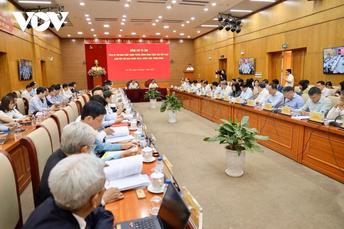 Toàn cảnh buổi làm việc.
