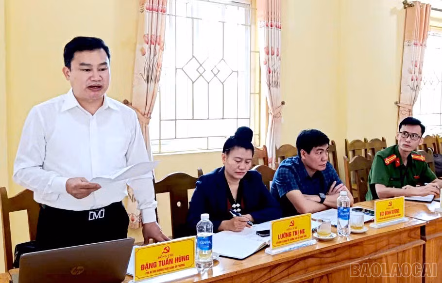 baolaocai-br_lanh-dao-phuong-cau-thia-bao-cao-voi-doan-cong-tac-1.jpg