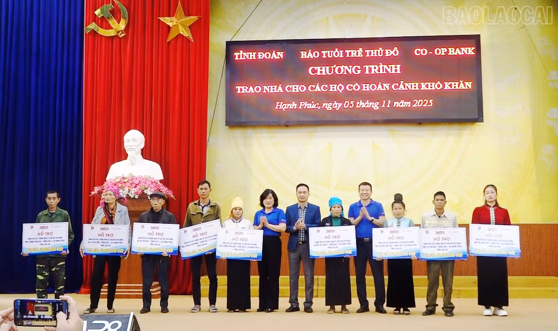 baolaocai-tr_lanh-dao-bao-tuoi-tre-thu-do-ngan-hang-hop-tac-xa-viet-nam-co-op-bank-trao-ho-tro-cho-9-ho-dan.png