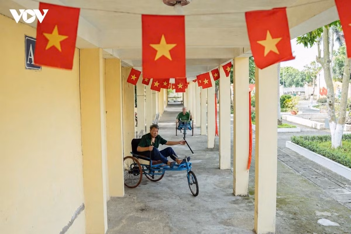 Hơn 60 năm hình thành và phát triển, Trung tâm Điều dưỡng Thương binh Thuận Thành đã đón hàng nghìn cựu chiến binh về an dưỡng tuổi già. Nhiều người sau quá trình điều trị, chăm sóc đã ổn định sức khỏe, gắn bó với nơi này như ngôi nhà thứ hai.