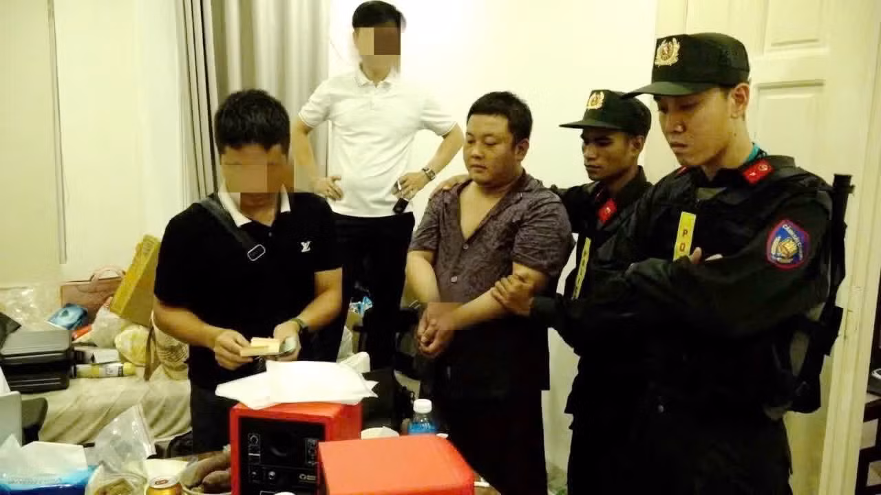 Khi kiểm tra 4 căn biệt thự, tổ công tác phát hiện 9 trong số 18 người Trung Quốc không thực hiện việc khai báo tạm trú.