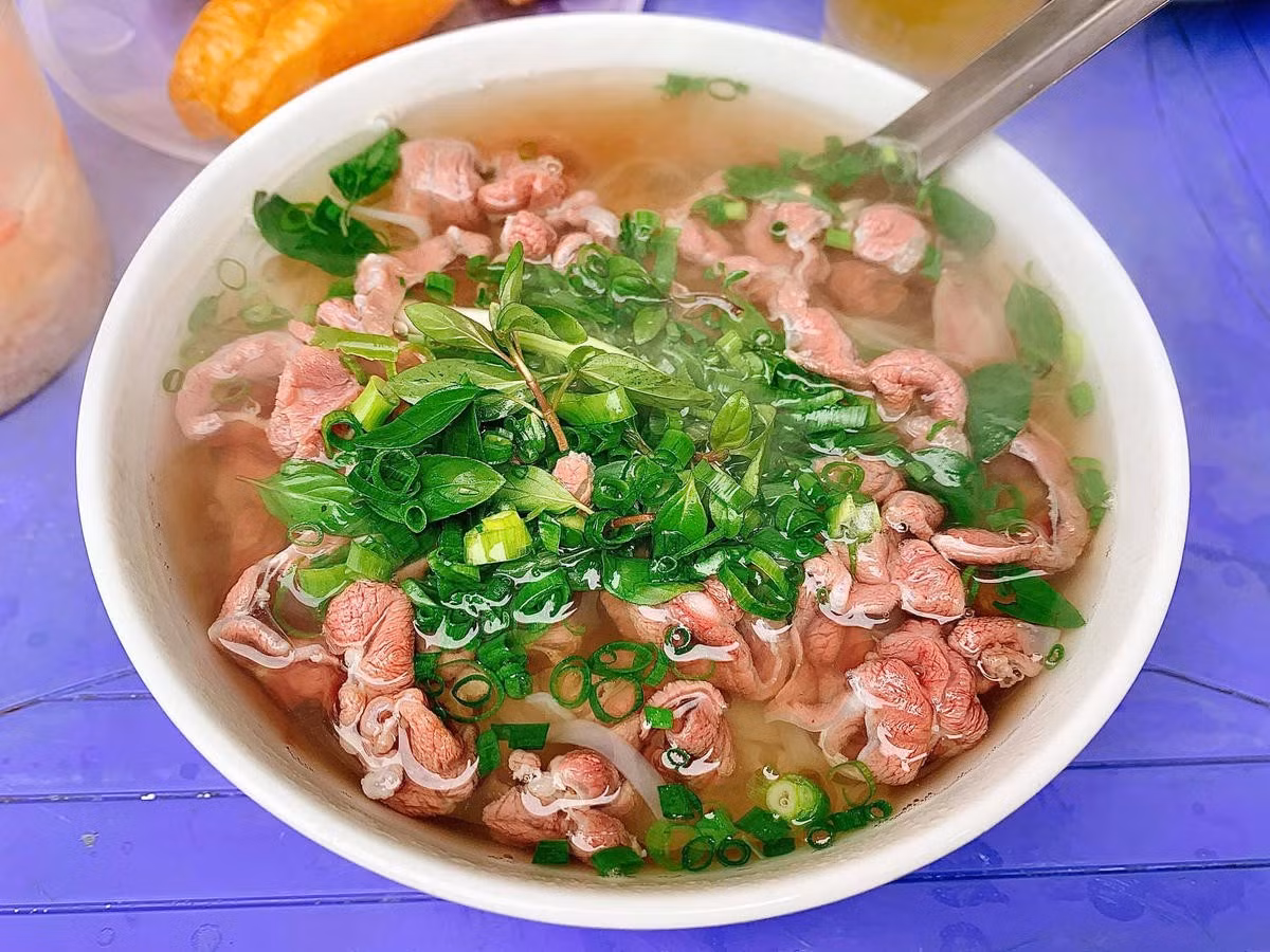 Phở Hà Nội là món quà dân dã, luôn hấp dẫn du khách.