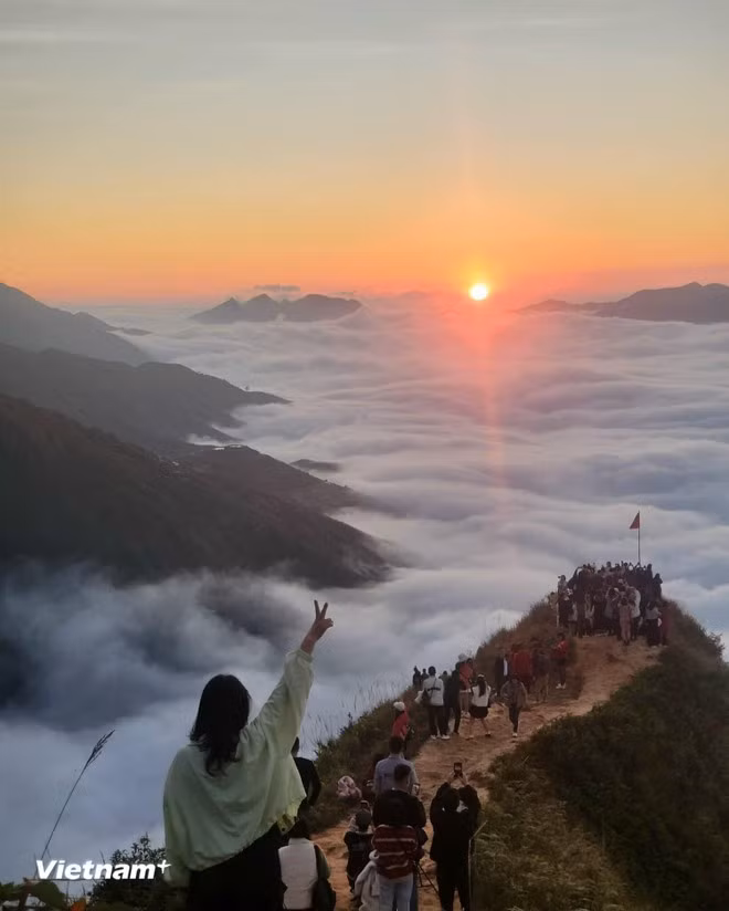 Sống lưng khủng long ở Tà Xùa.