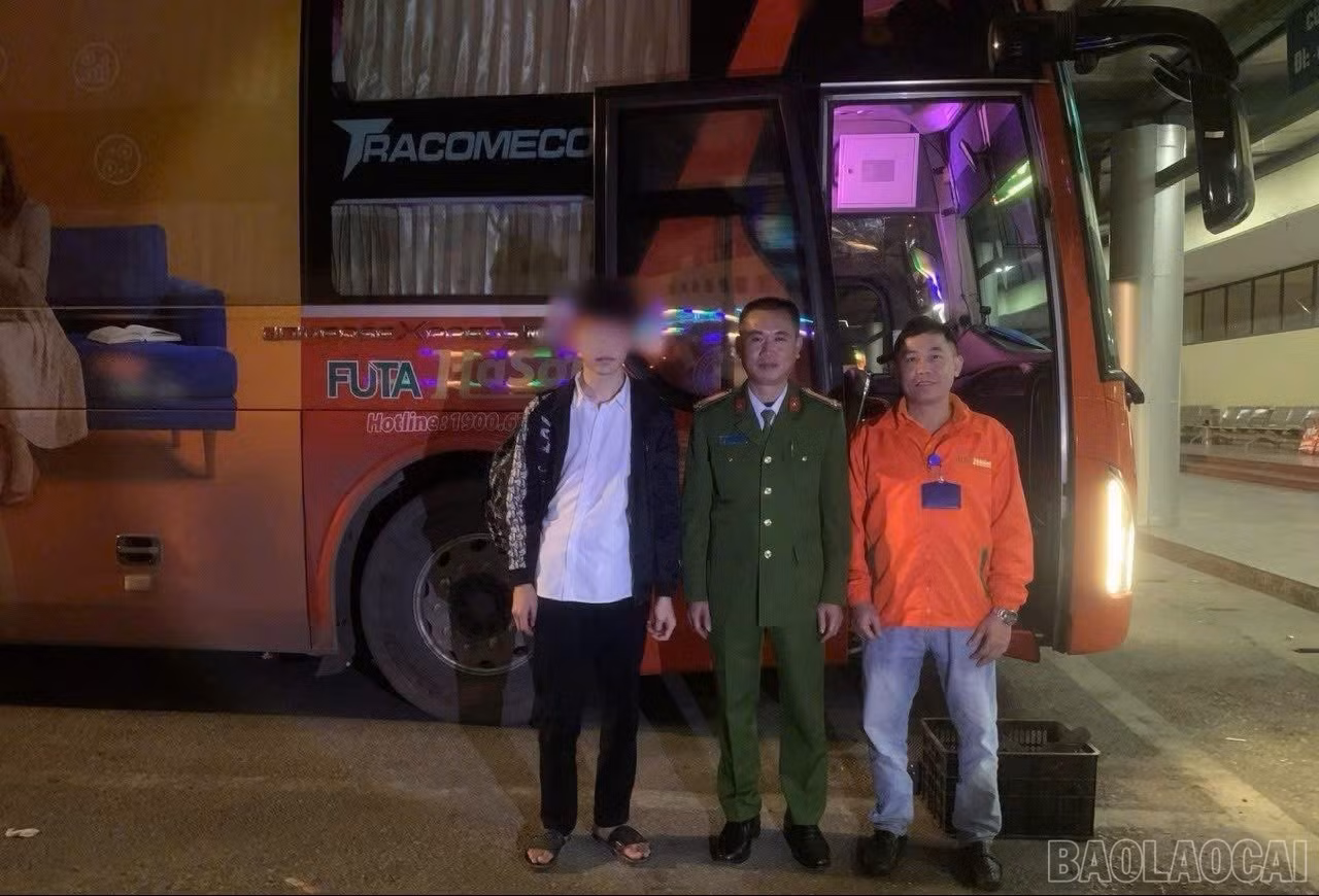 baolaocai-br_cong-an-phuong-cam-duong-phoi-hop-voi-ben-xe-trung-tam-cung-cong-ty-cp-van-tai-futa-ha-son-tim-kiem-nan-nhan-7538.jpg