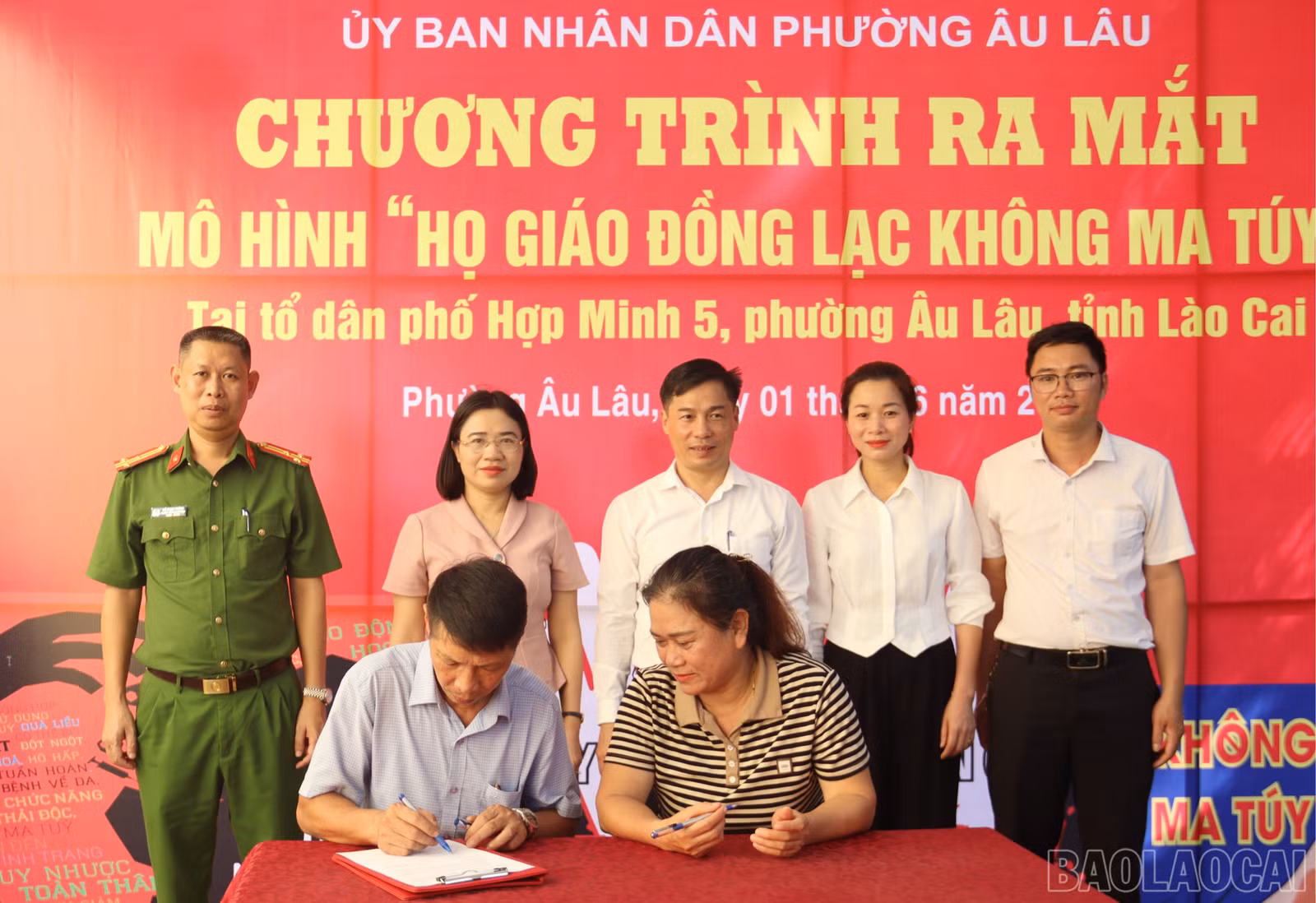 baolaocai-br_cac-dia-bieu-ky-cam-ket-thuc-hien-mo-hinh-giao-ho-dong-lac-khong-ma-tuy-anh-thanh-nghi-12-6461.jpg