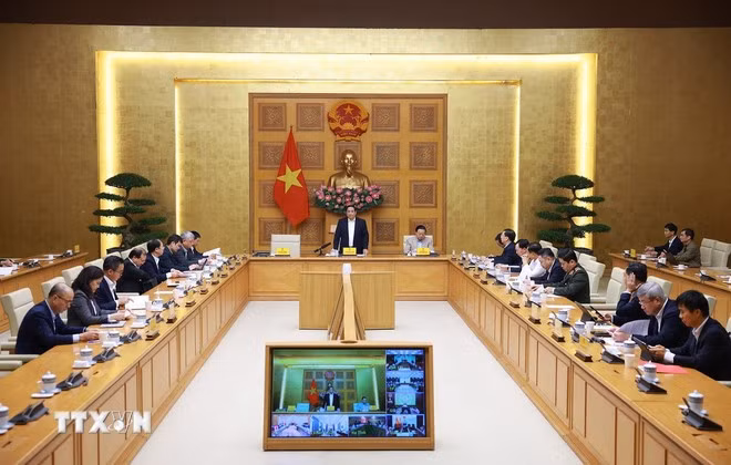 Thủ tướng Phạm Minh Chính chủ trì họp triển khai “Chiến dịch Quang Trung” thần tốc xây dựng nhà ở cho các gia đình bị thiệt hại do thiên tai tại miền Trung.