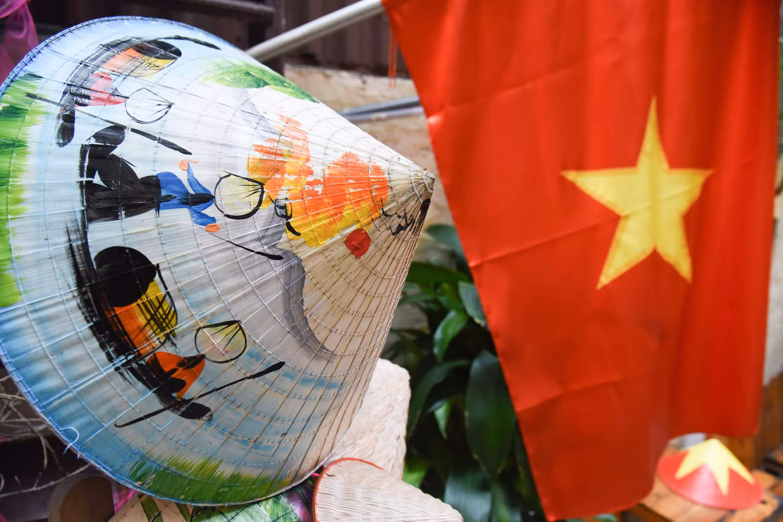 Không gian bên trong quán được chia thành nhiều khu vực, đa dạng các kiểu trang trí khác nhau, đáp ứng nhu cầu chụp hình của khách hàng.