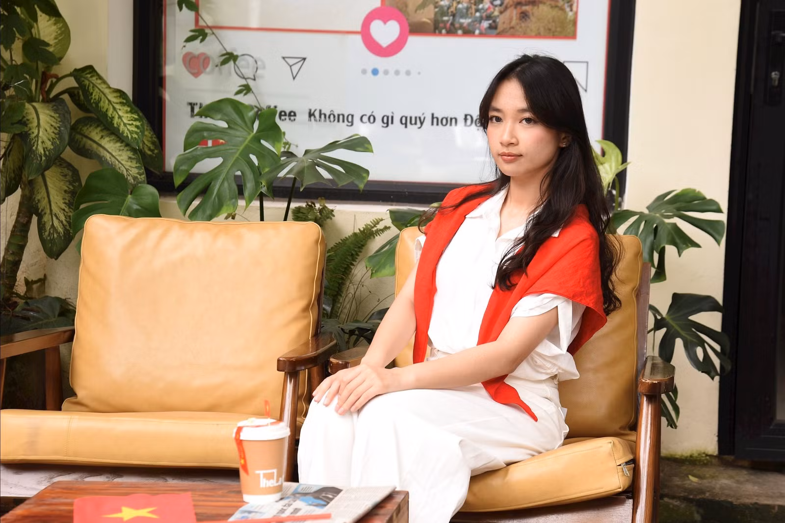 Lượng khách đổ về quán cafe trên phố Trần Quang Diệu rất đông để thưởng thức đồ uống và chụp ảnh kỷ niệm