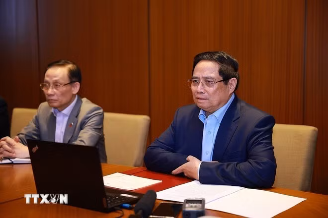 Thủ tướng Phạm Minh Chính họp trực tuyến đến các tỉnh, thành phố trong nước để triển khai các phương án cứu hộ, cứu nạn và khắc phục hậu quả thiên tai.