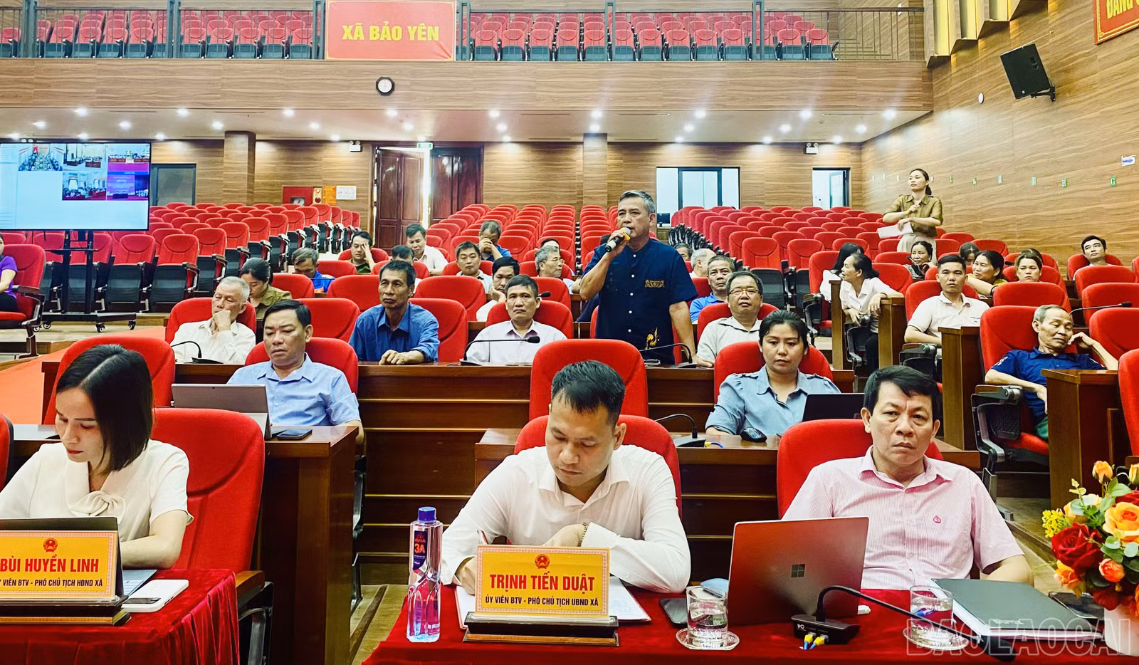 baolaocai-br_dai-bieu-soi-noi-phat-bieu-y-kien-kien-mnghij-2.jpg