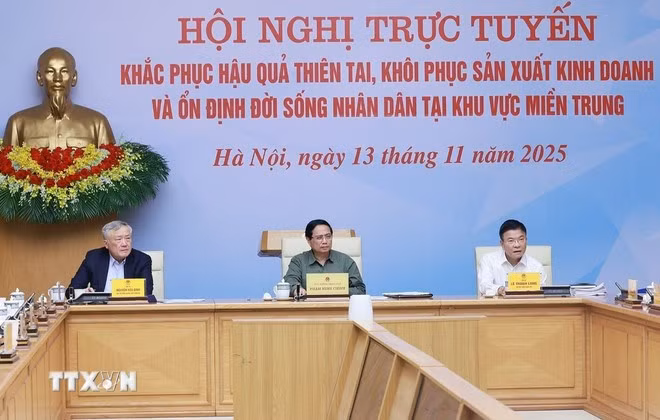 Thủ tướng Phạm Minh Chính chủ trì hội nghị khắc phục hậu quả thiên tai khu vực miền Trung.