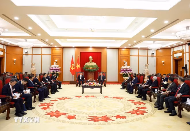 Tổng Bí thư Tô Lâm tiếp đồng chí Lý Thư Lỗi, Ủy viên Bộ Chính trị, Bí thư Ban Bí thư, Trưởng Ban Tuyên truyền Trung ương, Đảng Cộng sản Trung Quốc. (Ảnh: Thống Nhất/TTXVN)