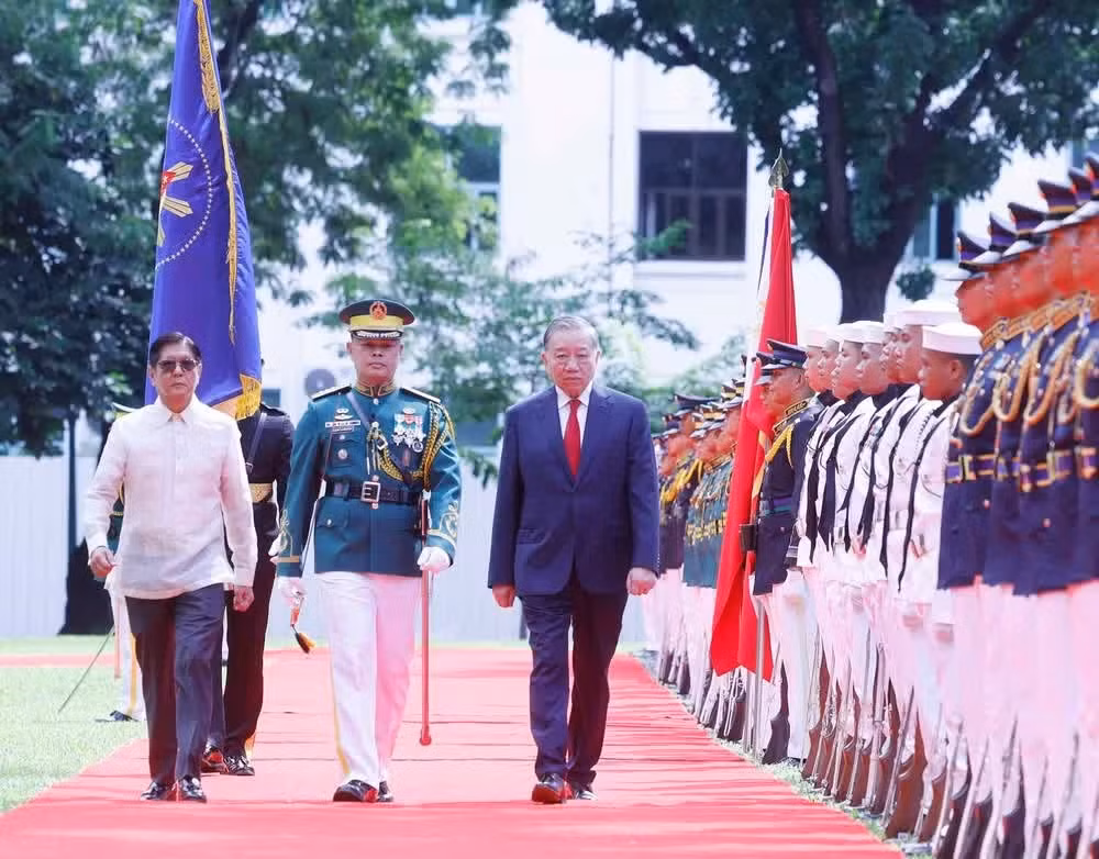 Tổng Bí thư, Chủ tịch nước Tô Lâm và Tổng thống Philippines Ferdinand Romualdez Marcos Jr. duyệt Đội danh dự.