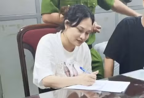 Ngô Thị Thêu (vợ Lê Khắc Ngọ).