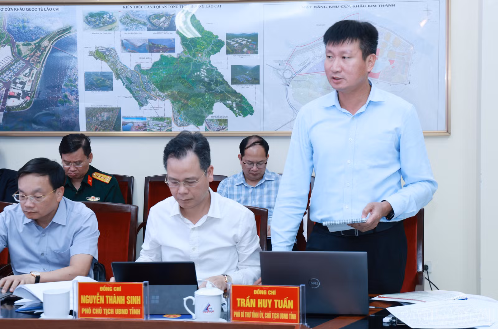 baolaocai-br_dong-chi-tran-huy-tuan-pho-bi-thu-tinh-uy-chu-tich-ubnd-tinh-phat-bieu-tai-buoi-lam-viec.jpg