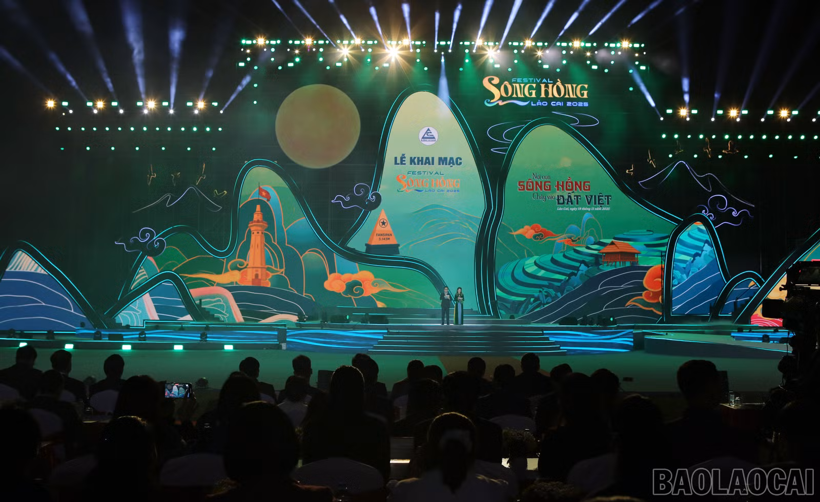 Quang cảnh Lễ khai mạc Festival sông Hồng - Lào Cai 2025.