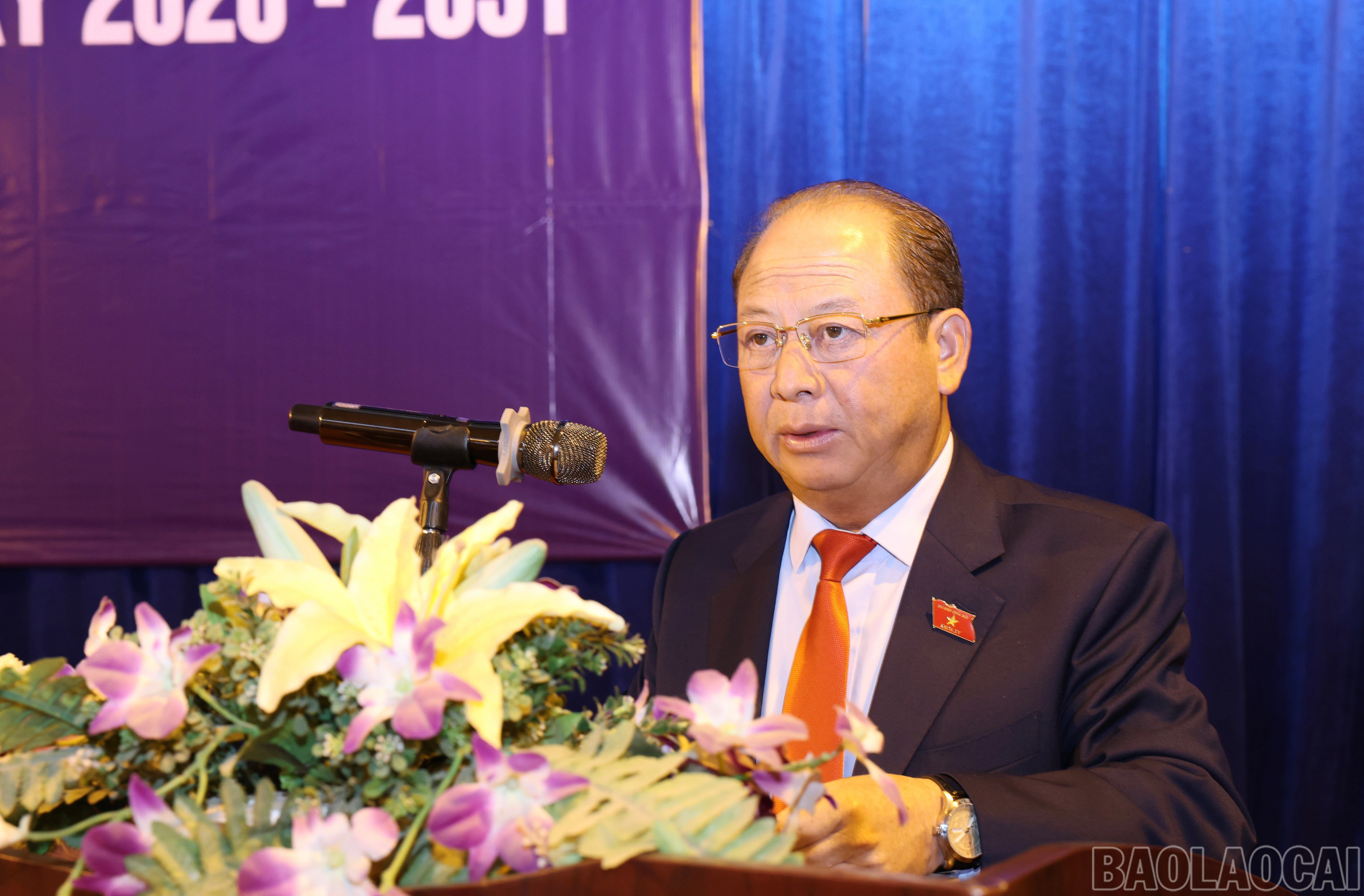 Đồng chí Sùng A Lềnh - Ủy viên Ban Chấp hành Đảng bộ tỉnh, Phó Trưởng Đoàn phụ trách Đoàn Đại biểu Quốc hội tỉnh ,Ủy viên Ủy ban Bầu cử tỉnh phát biểu tại lễ khai mạc.
