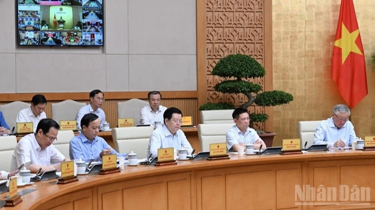 Các thành viên Chính phủ, đại biểu tham dự phiên họp.